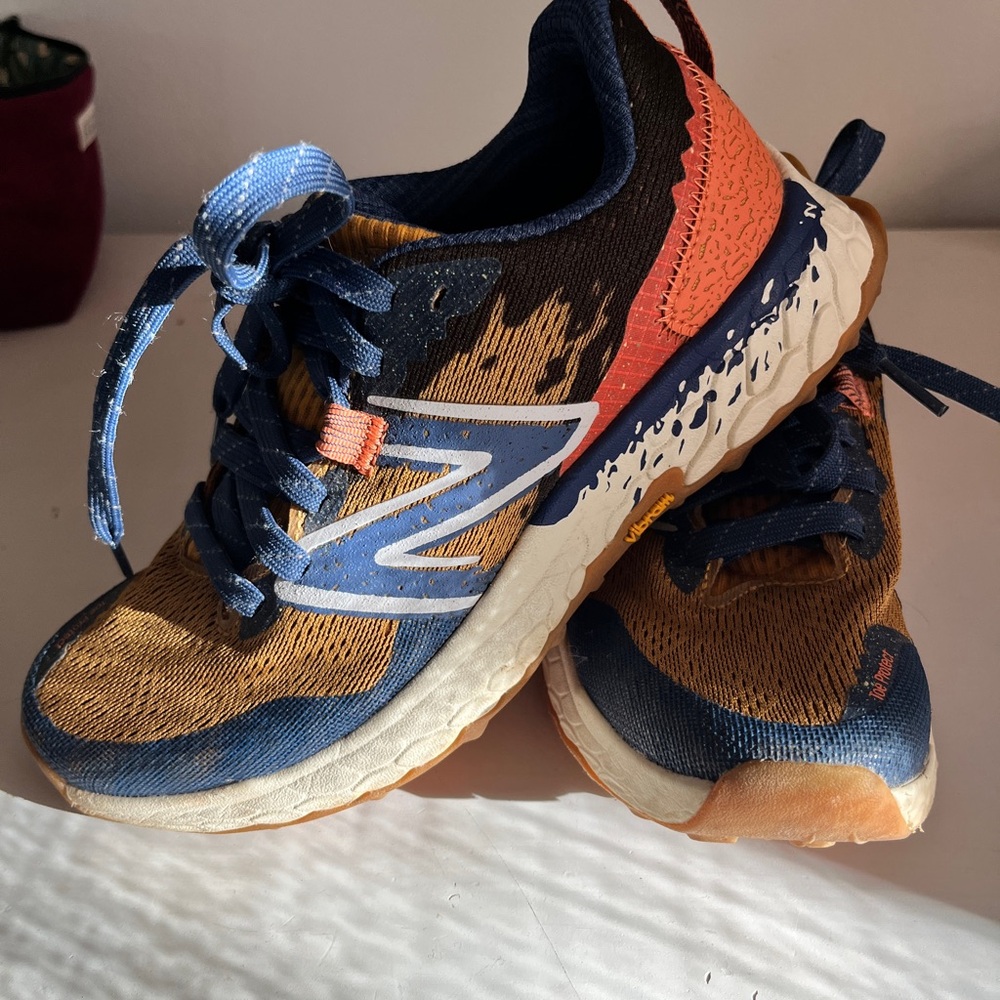New Balance fresh foam Vibram Sneakers EUC size 5.5 w